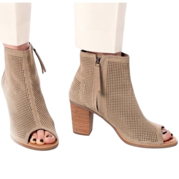 TOMS Majorca Perforated Peep Toe Zip Ankle Booties Womens Size 8.5 Boho Leather - Picture 1 of 10
